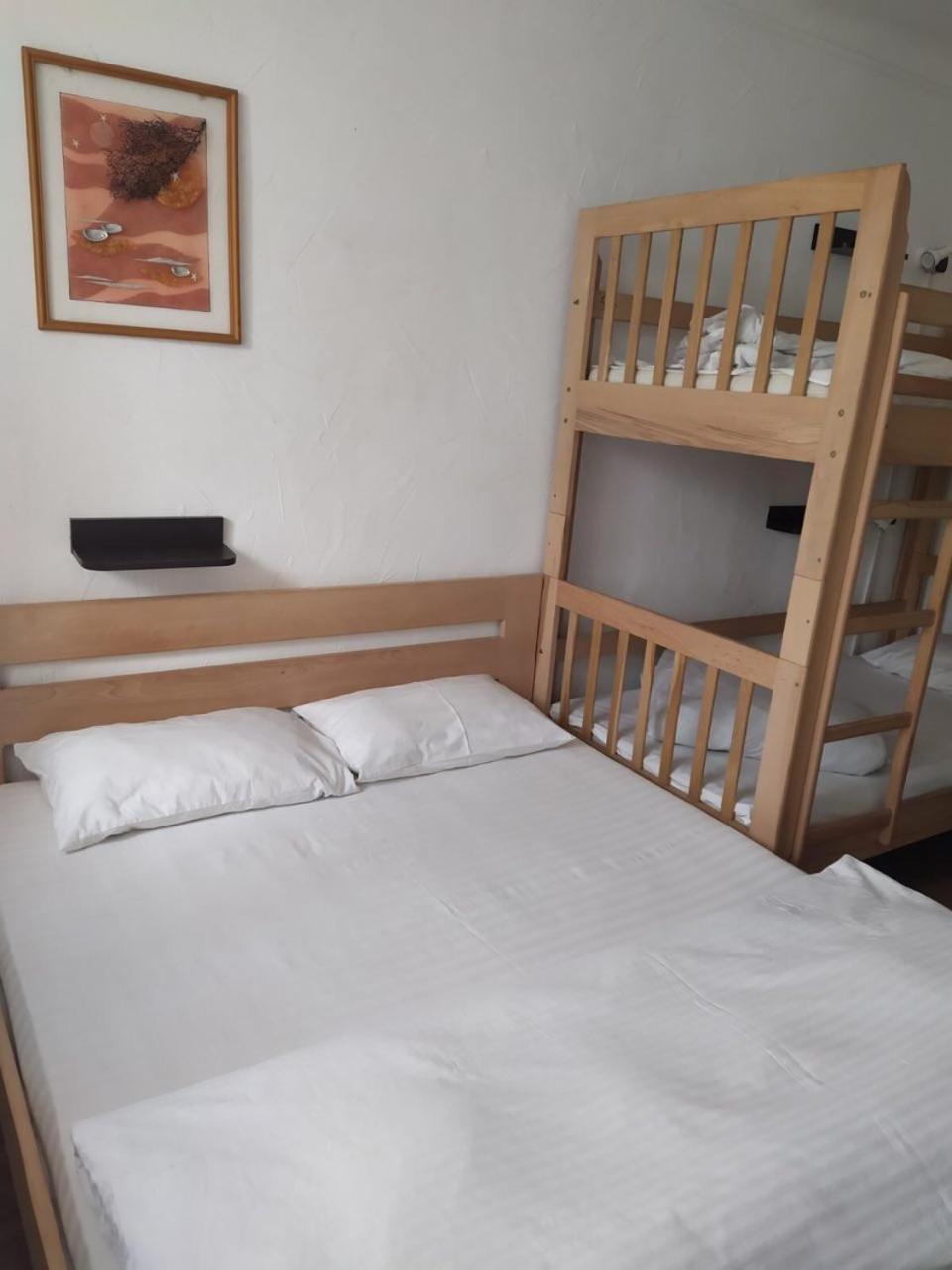 Cool Traveler Hostel Kyiv Exterior photo
