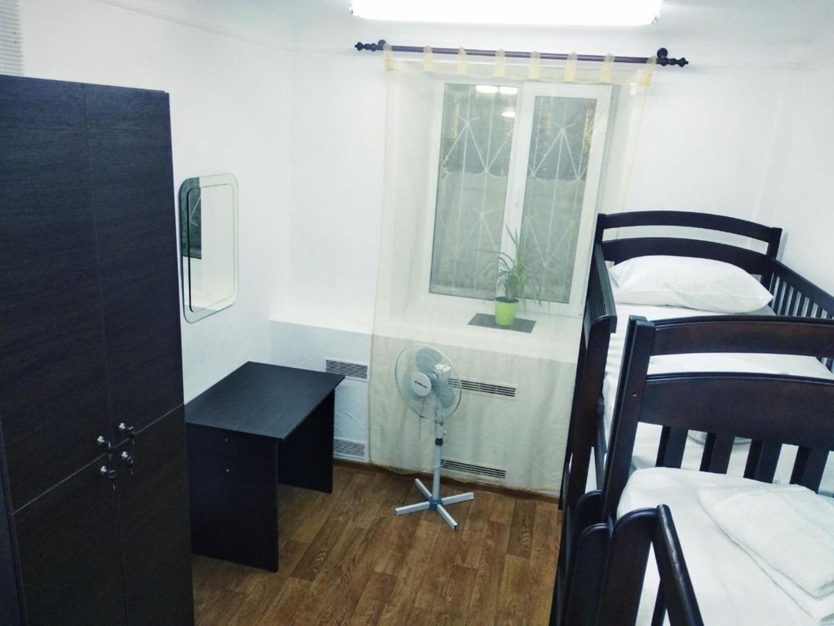 Cool Traveler Hostel Kyiv Exterior photo
