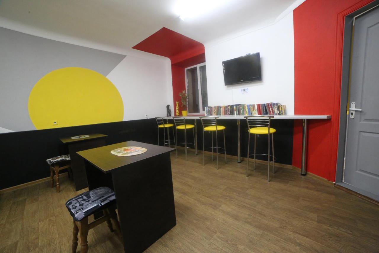 Cool Traveler Hostel Kyiv Exterior photo