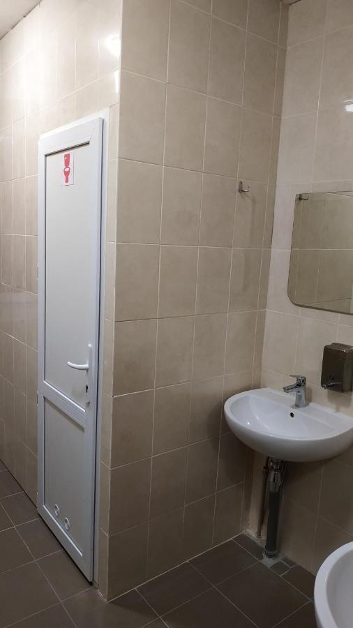 Cool Traveler Hostel Kyiv Exterior photo